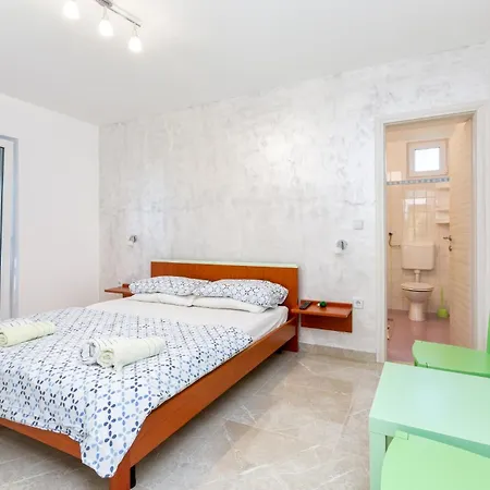 Alojzija - Srednji First Floor - Mpolo *