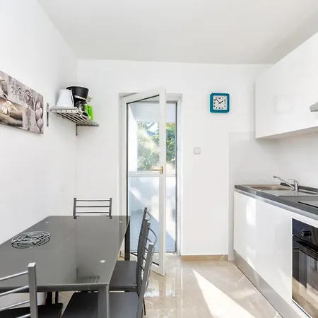 Apartment Alojzija - Srednji First Floor - Mpolo Medulin