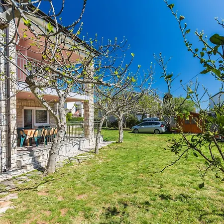 Alojzija - Srednji First Floor - Mpolo Medolino