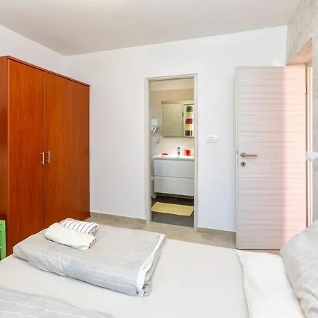 Alojzija - Srednji First Floor - Mpolo *