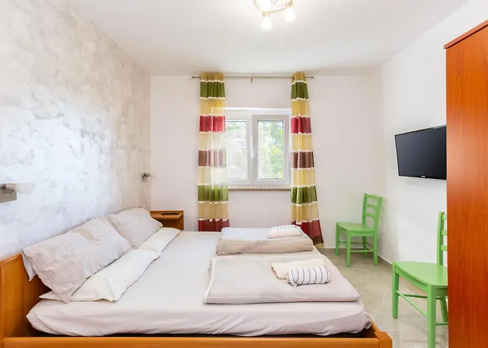 Alojzija - Srednji First Floor - Mpolo Appartamento