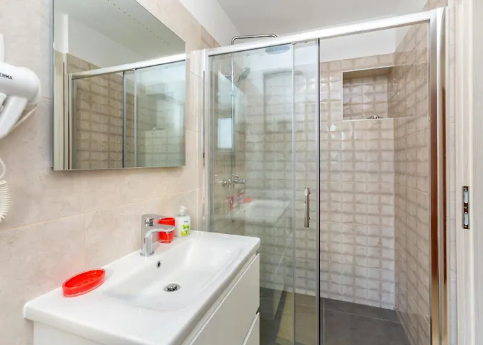 Alojzija - Srednji First Floor - Mpolo *