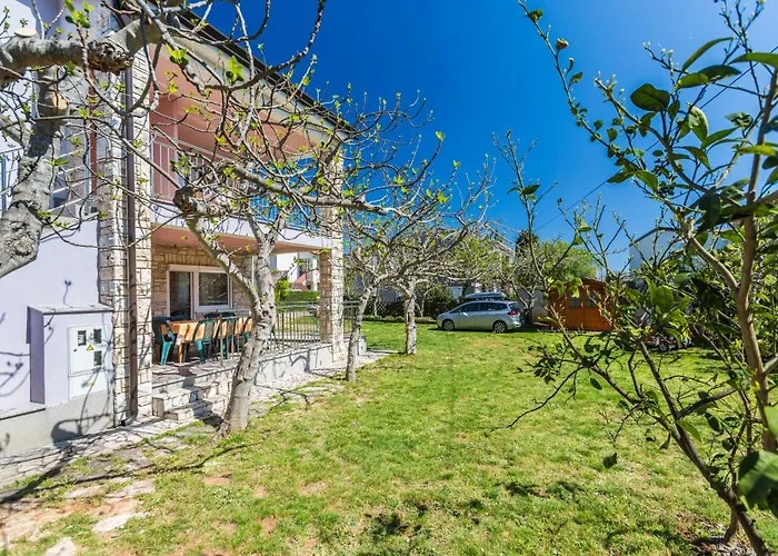 Alojzija - Srednji First Floor - Mpolo Medolino