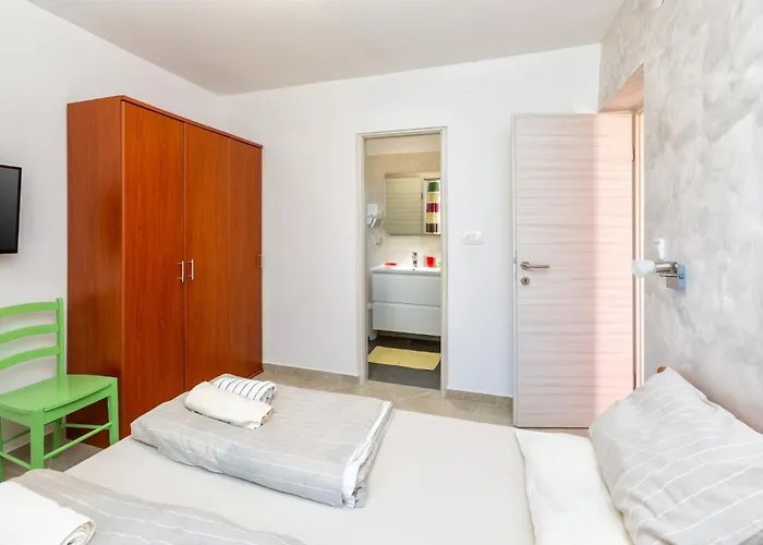 Alojzija - Srednji First Floor - Mpolo *