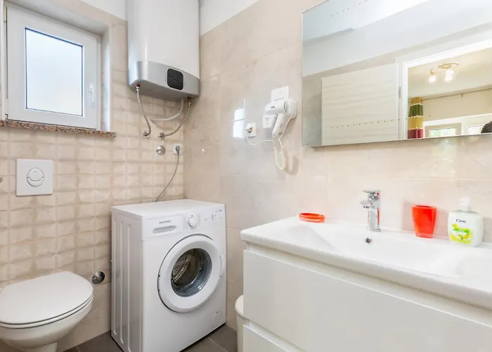 Alojzija - Srednji First Floor - Mpolo Appartamento